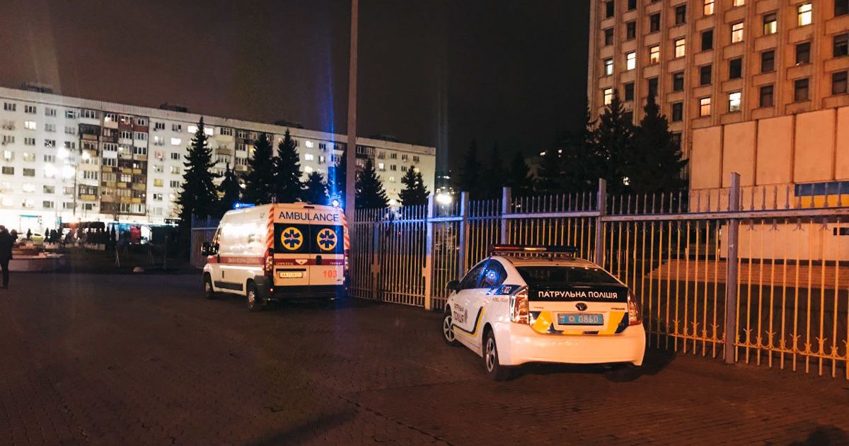 У будівлі ЦВК знайшли застреленим чоловіка