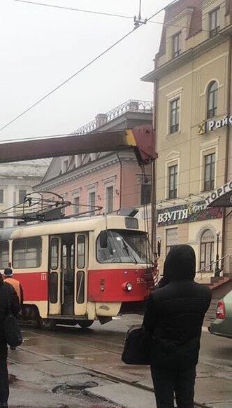 В Киеве слетели с рельсов два трамвая