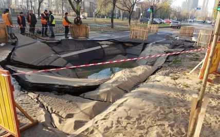 В Киеве из-за прорыва водопровода перекрыли бульвар