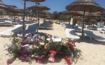 У готелях Тунісу приховують від туристів факт розстрілу терористом 40 відпочивальників