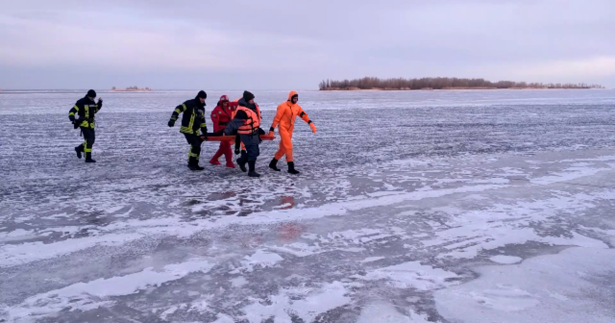 У Черкасах двоє підлітків провалилися під кригу на Дніпрі, одного врятувати не вдалося