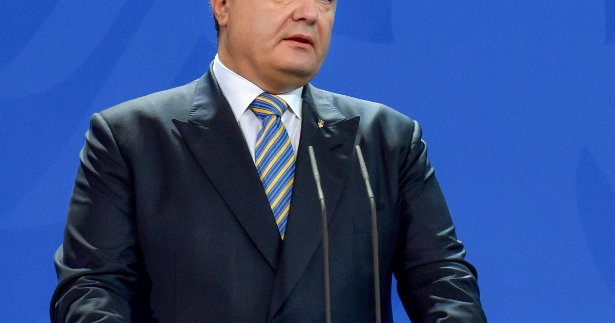 Сильные, несгибаемые, хрупкие. Порошенко праздничным видео поздравил украинок с 8 Марта