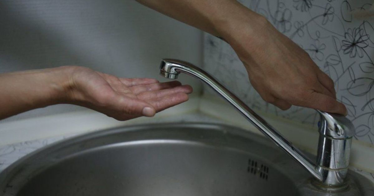 Чому вода у кранах киян має дивний запах, – пояснення Київводоканалу
