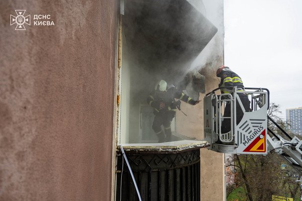 Пожежа у квартирі на Кудрявському узвозі / © ГУ ДСНС у Києві