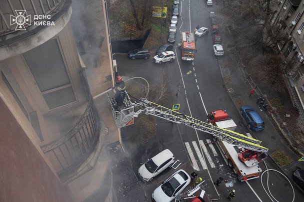 Пожежа у квартирі на Кудрявському узвозі / © ГУ ДСНС у Києві