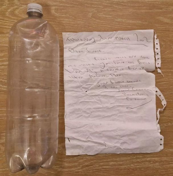 Послание в бутылке / Фото: Triangle News