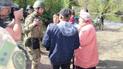 Нацгвардійці евакуювали людей, які ховались від обстрілів у лісі на Донеччині (фото)