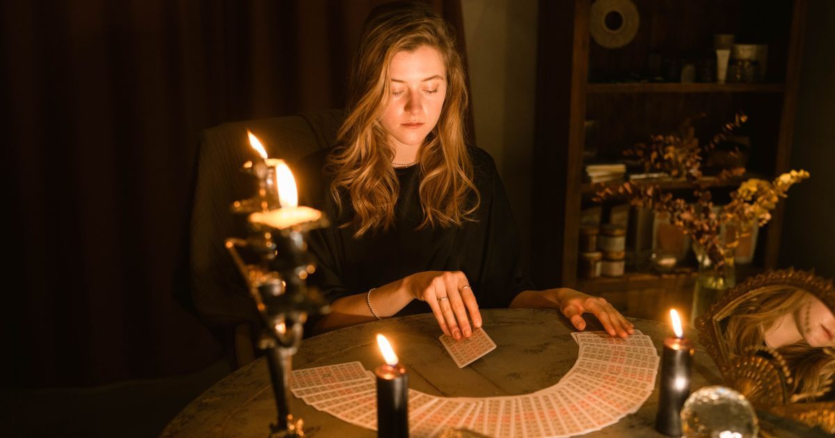 Гороскоп на 24 декабря для всех знаков зодиака по картам Таро