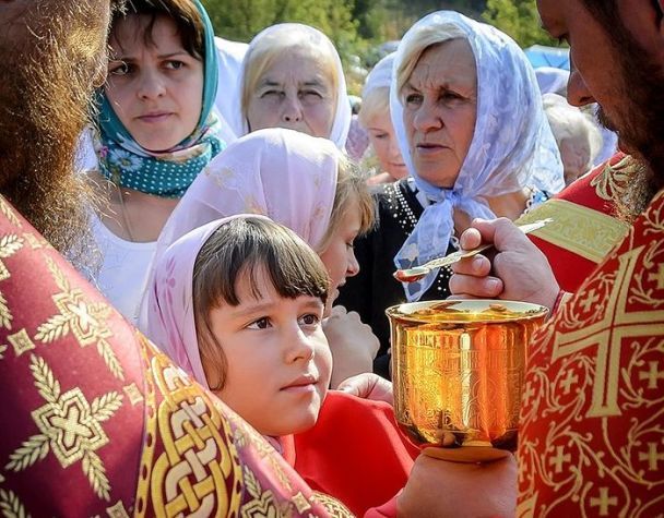 Скільки часу триває богослужіння в Україні?