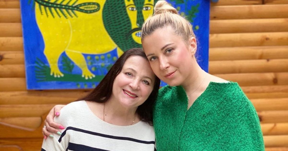 72-летняя Нина Матвиенко поразила спортивной формой во время пробежки с внучкой по пляжу