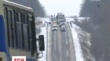 Сніг заблокував два населені пункти на Прикарпатті
