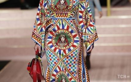 В платье с глубоким декольте: Китти Спенсер в восторге от своей новой роли в Dolce & Gabbana