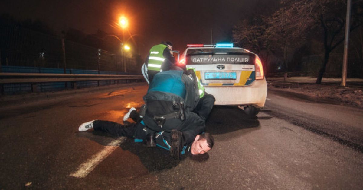 П’яний водій Kia влетів у Nissan і обіцяв зґвалтувати поліцію у Києві