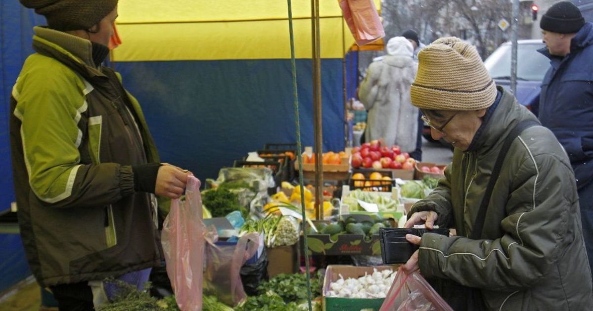 "Золотые" баклажаны и "ненужный" чеснок. Какие продукты и товары больше всего подорожали и подешевели
