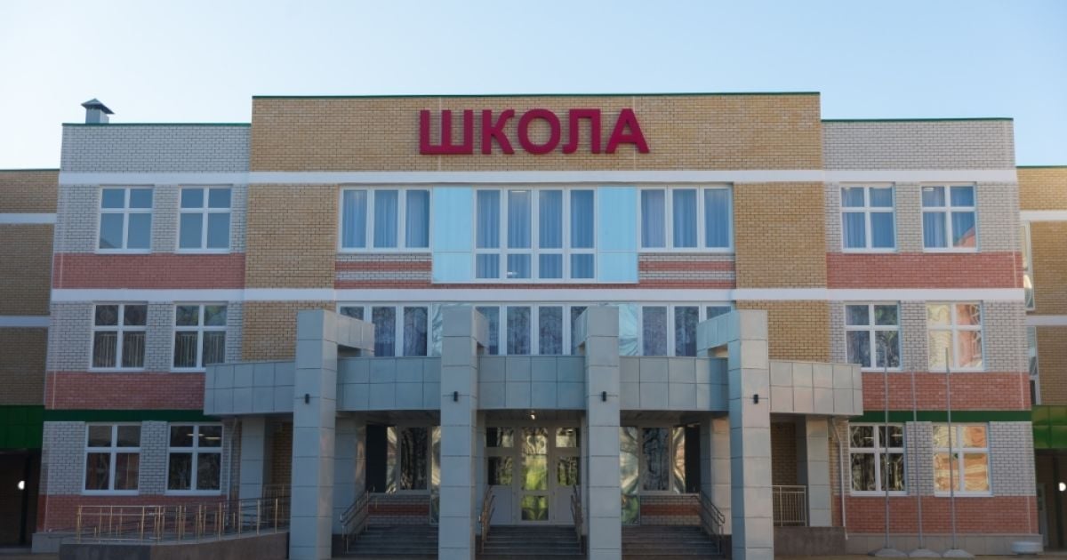 Похизувались і потрапили у скандал: під Києвом школярі виконали гімн Росії (відео)