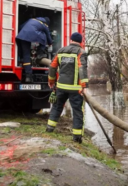 Коллапс на востоке Украины: непогода привела к подтоплению ряда городов (фото, видео)