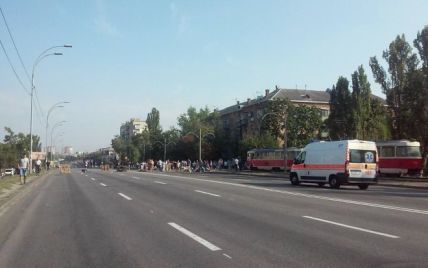 У Києві мітингувальники перекрили Харківське шосе: заблоковано рух трамваїв та автобусів