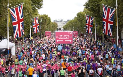 Потерял сознание на дистанции: участник Лондонского марафона умер в больнице