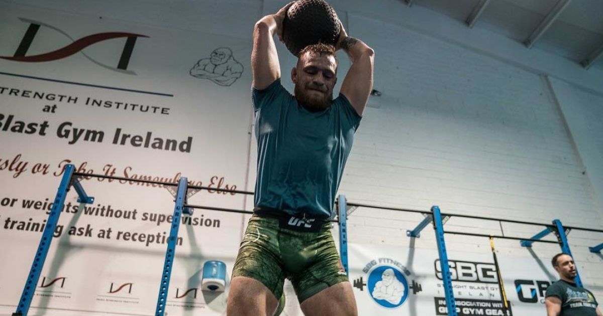 Официально. Макгрегор возвращается в UFC и проведет бой с российским чемпионом