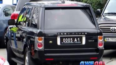 Украинские мажоры разъезжают на военных номерах