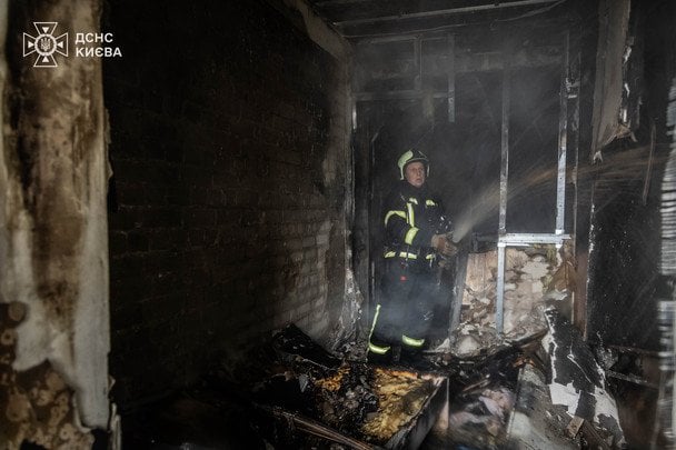 Наслідки пожежі у квартирі на Кудрявському узвозі / © ГУ ДСНС у Києві