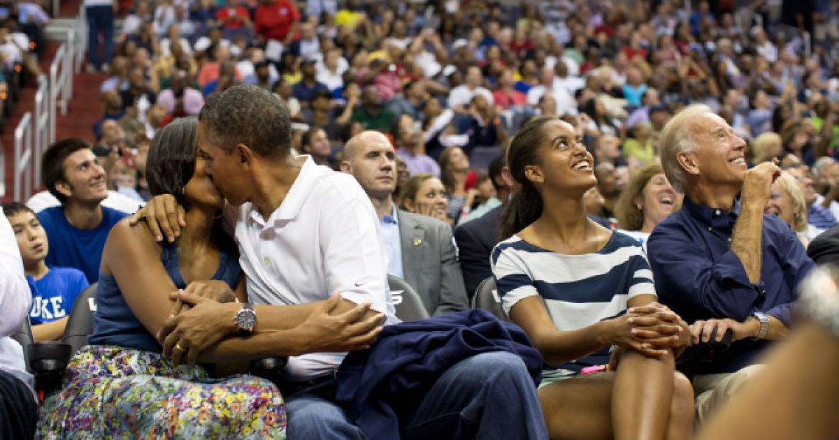 Барак и Мишель Обама 23 года вместе. / © The Yolanda Adams Morning Show