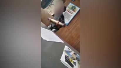 В Ровенской области учитель заставлял нарушителей приседать с муляжом снаряда