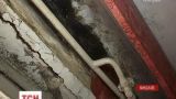 С мокрыми стенами и в темноте: два десятка многоэтажек пострадали от ливня в Николаеве