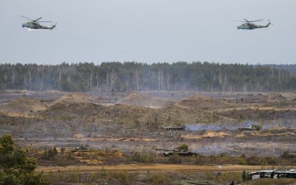 Вибухи на військовому аеродромі у Білорусі було видно за 25 км: у Мережі показали відео