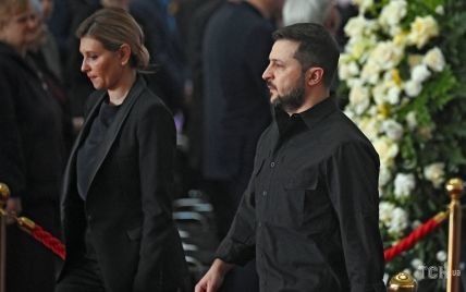 У чорному вбранні і без підборів: Олена Зеленська на прощанні з Леонідом Кравчуком