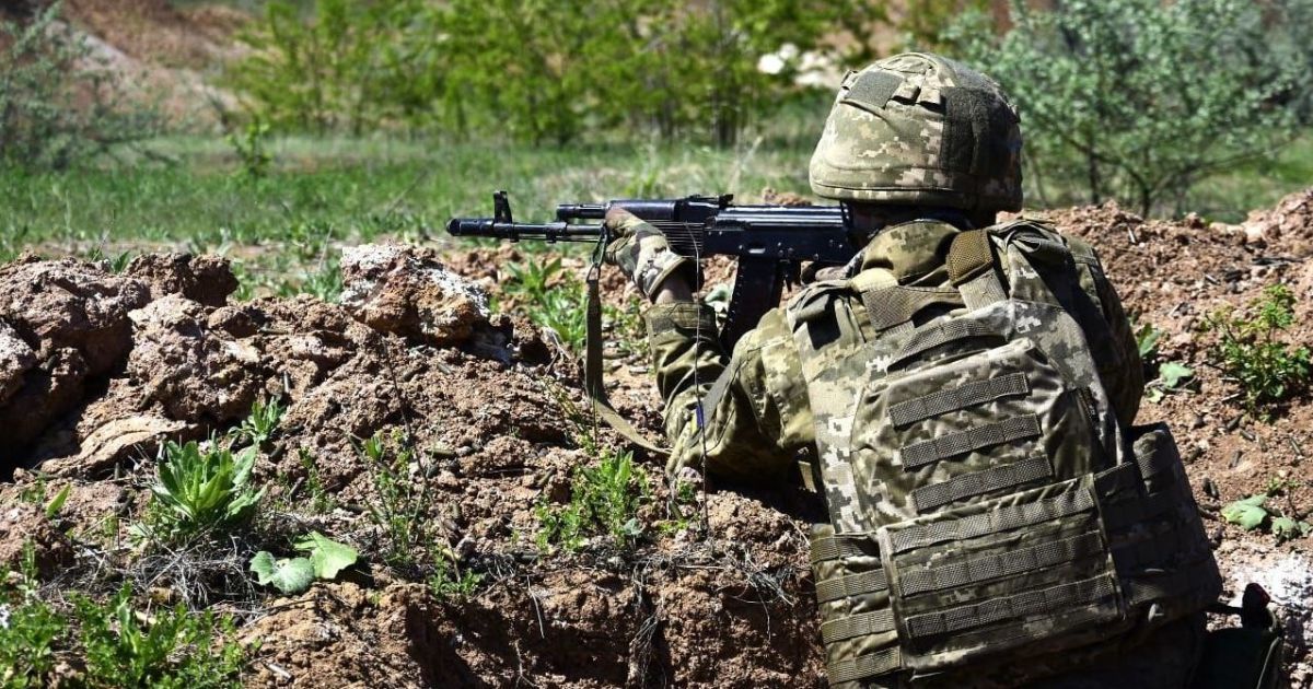 Боєць ЗСУ на фронті