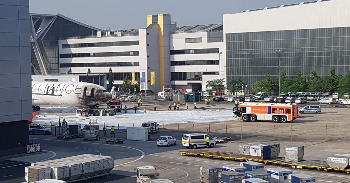 спалахнув літак_1 / © Twitter/JACDEC‏ 