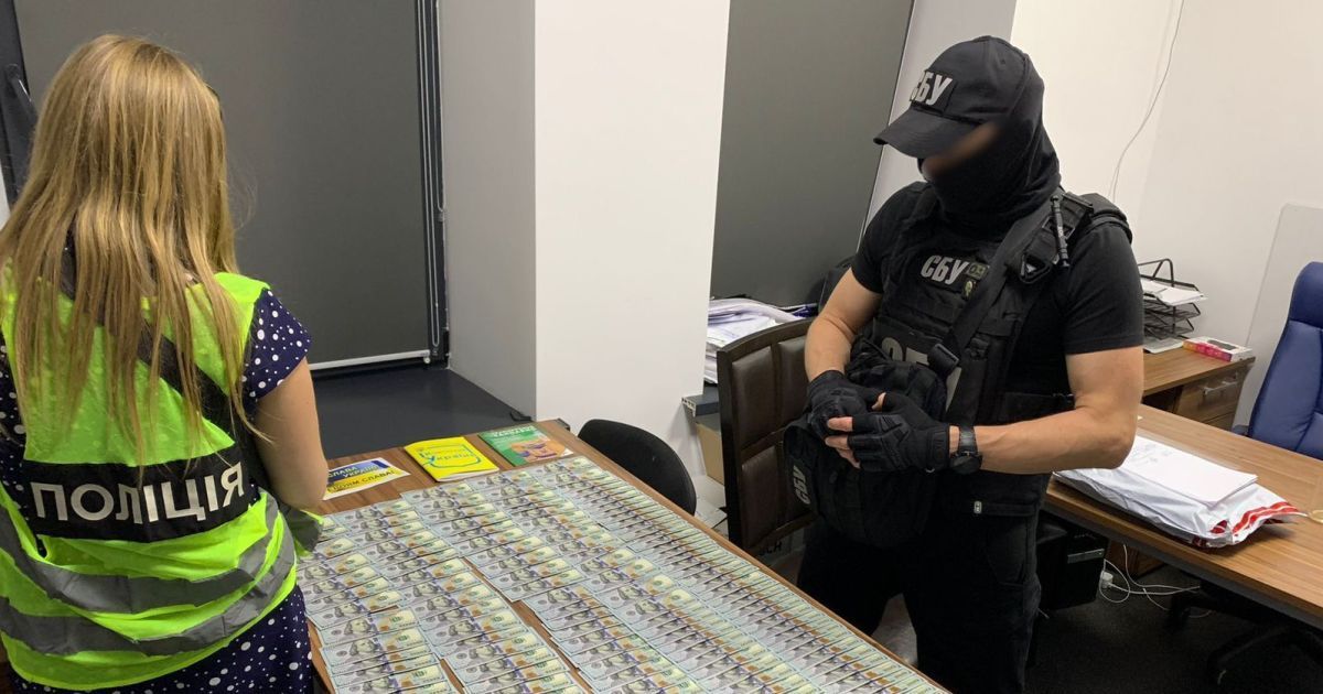 600 тис. грн "відкату" за допуск до проєктів: посадовців "Київпастрансу" викрили у вимаганні грошей