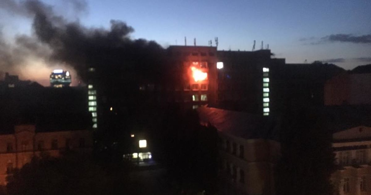 Винуватцям пожежі біля хімлабораторії у Києві загрожує до восьми років за ґратами