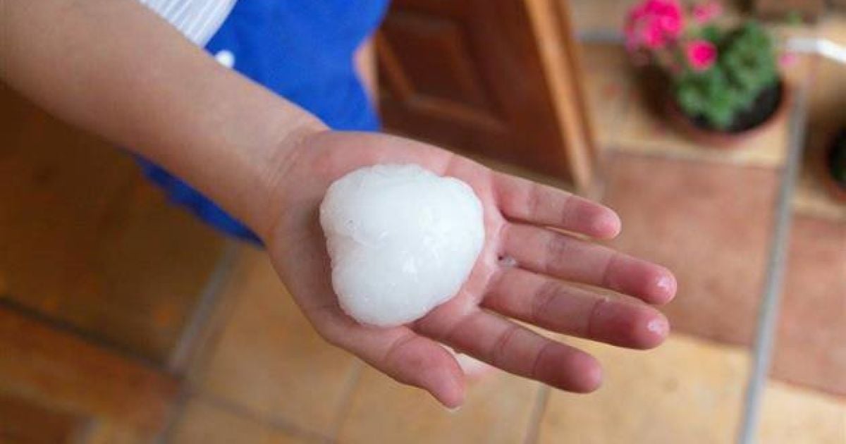 Мощный град на Закарпатье ломал людям конечности и крушил жилища