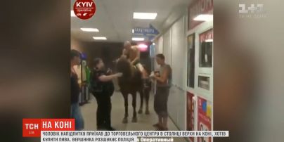Пьяный мужчина на коне въехал в супермаркет на лошади, чтобы купить пива