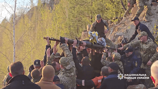 Зірвався з висоти 5-го поверху: приголомшливий порятунок хлопчика, який впав у кар’єр на Рівненщині