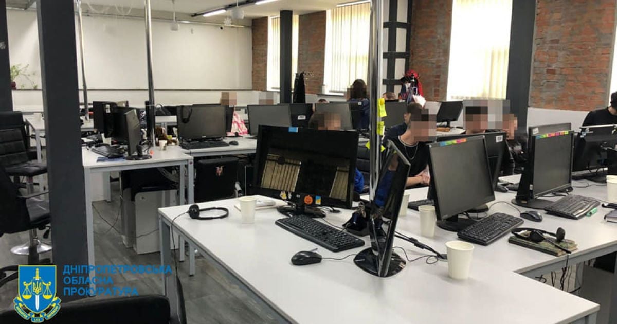 У Дніпрі та Кам'янському працювали шахрайські call-центри: людей "розводили" неповнолітні та іноземці