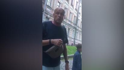 Появилось видео, как экс-вице-премьер  "по-особенному" воспитывает своего внука на улице