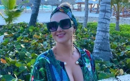 Вау, какая: Екатерина Бужинская в флористическом лифе похвасталась сексуальным пышным бюстом