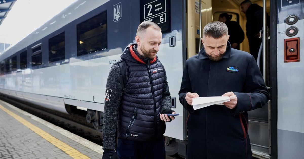 "Укрзалізниця" повідомила про затримки рейсів через скупчення поїздів на кордоні з Польщею