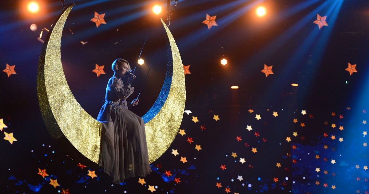 "Голос країни-7": Кекелія літала над сценою на місяці, а Потап співав "Тает лед"