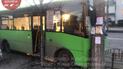 У Києві маршрутка влетіла в стовп під час маневру