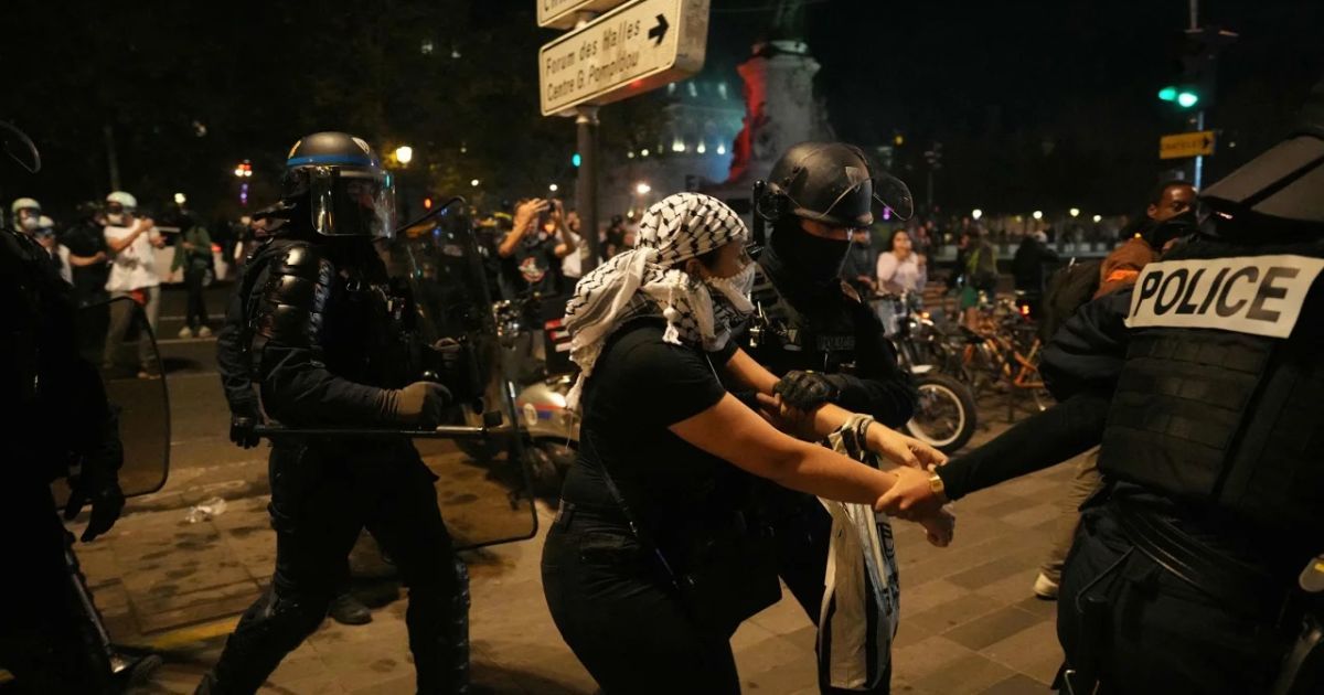 Митинг в Париже