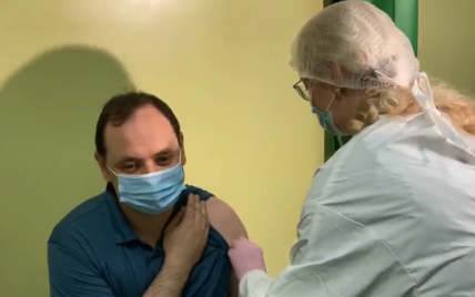 Мэр Ивано-Франковска вакцинировался от COVID-19 в прямом эфире, так как "есть лишняя вакцина"