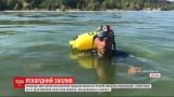 Дніпром через усю країну проплив 29-річний Михайло Романишин