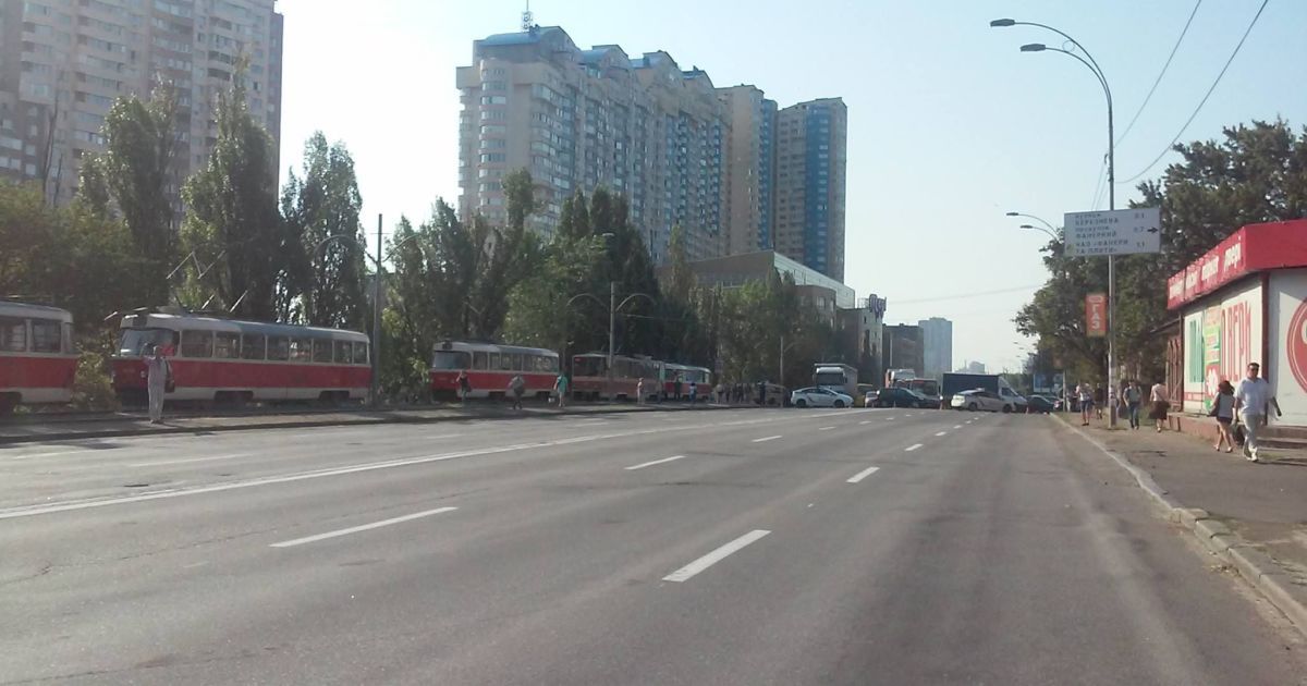 В Киеве митингующие перекрыли Харьковское шоссе