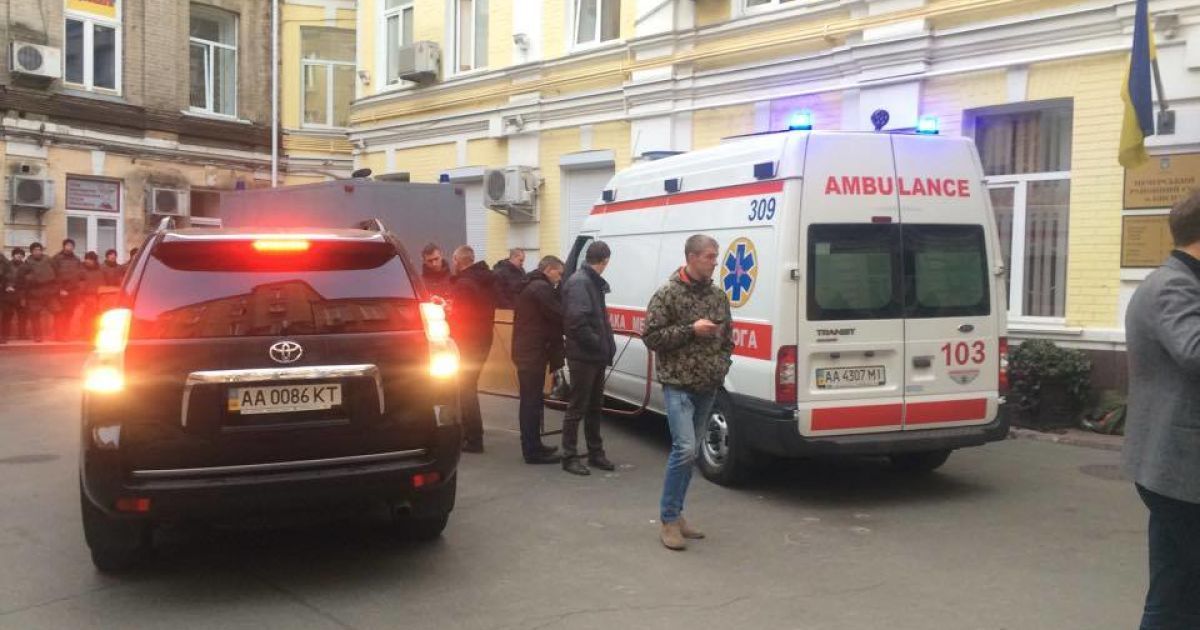 Суд над Корбаном закончился дракой, вызовом скорой и скандальной SMS-кой / © Фото Валерии Ковалинской/ТСН