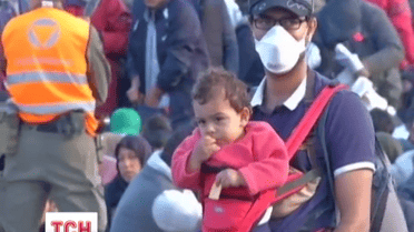 Сотні мігрантів провели цю ніч просто неба в Австрії