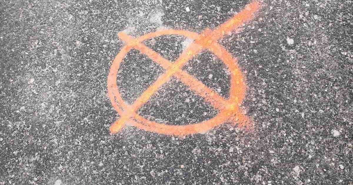 В Киеве заметили диверсанта, который ставит метки на газовых трубах: видео